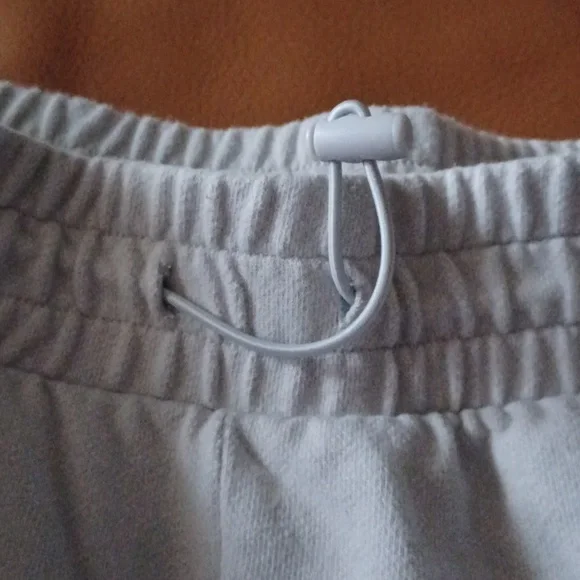 -- Off White Cargo Shorts - Picture 7 of 9